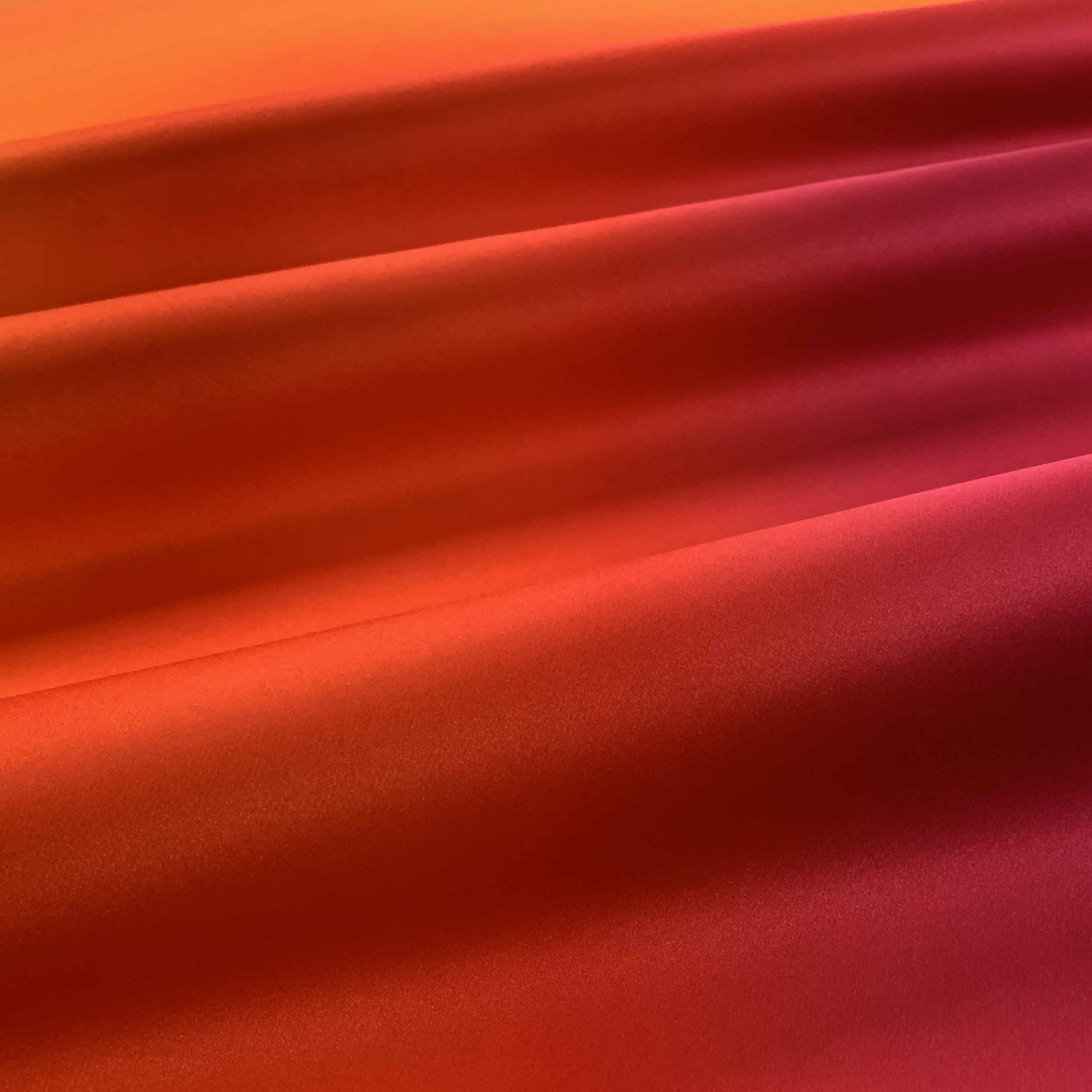 Satin duchesse de polyamide gris dégradé orange rouge violet - www